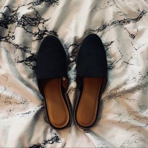 NWOT Universal Thread Flats